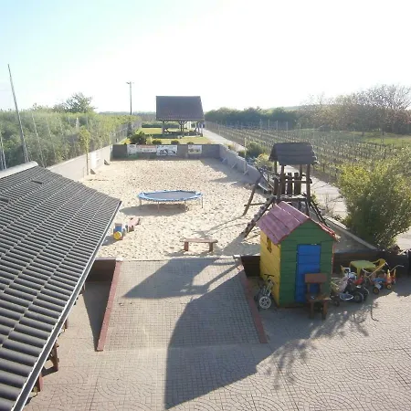 Guest house Penzion Ranc Senkvice Velke Canikovce