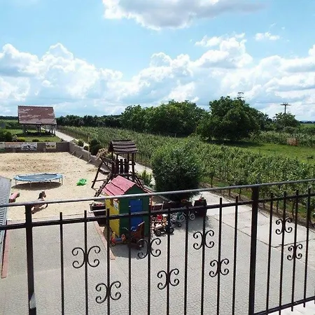 Guest house Penzion Ranc Senkvice Velke Canikovce